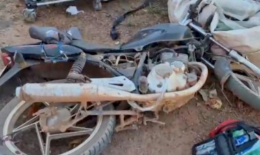 Condutor tem suspeita de fratura após colisão de carro e moto em bairro de Sinop
