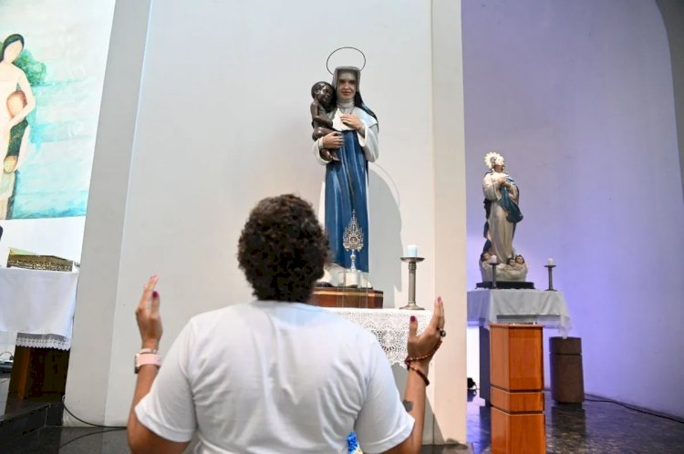 Bênção das Chaves: Tradição Religiosa Marca o Segundo Dia da Trezena de Santa Dulce