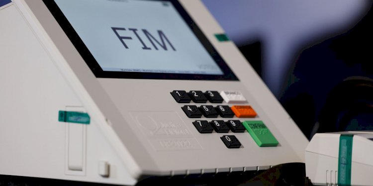 Inteligência Artificial e Vídeos Falsos: Novas Ameaças à Democracia Brasileira