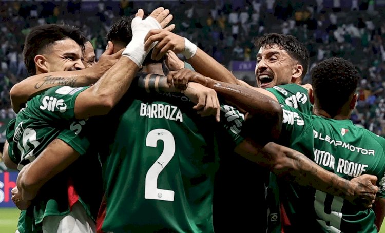 Palmeiras Goleia Corinthians e Mantém Pressão no Líder do Campeonato Brasileiro