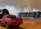 Corpo de Bombeiros combate incêndio em 1,4 mil rolos de algodão em fazenda localizada em Santo Antônio do Leste