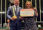 Governador Mauro Mendes recebe Comenda do Senado por avanço na alfabetização infantil em MT