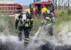 Bombeiros combatem incêndio em área de vegetação de loteamento de Confresa