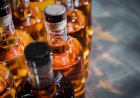 Saúde de Querência rastreia 15 lotes de whisky com metanol e emite alerta de risco durante a Expoquer 2026