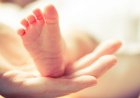 Bebê de 10 meses é agredida com rodo e abandonada pelos pais no hospital em Confresa