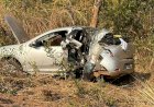 Passageira morre e duas pessoas ficam feridas após carro capotar na BR-070 em General Carneiro