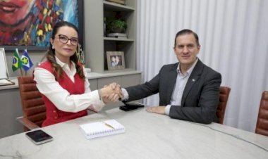 Primeira-dama de MT participa da entrega de veículos da PJC ao programa SER Família Mulher