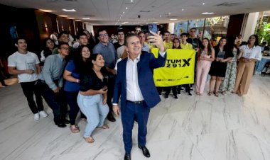 Governador homenageia estudantes destaques no Enem e no mundial de robótica