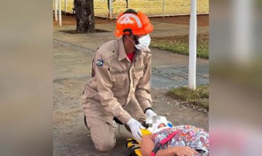 Mulher grávida é atropelada e socorrida pelos bombeiros em Água Boa