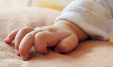 Mãe investigada pela morte da filha de três meses em 2003 é presa aos 51 anos