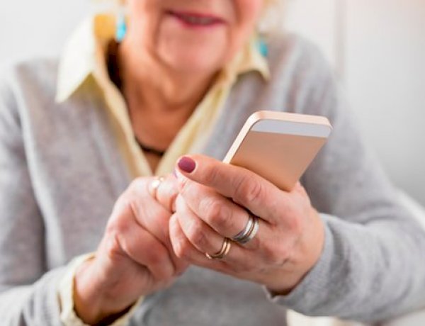 Barra do Garças terá curso gratuito que ensina adultos e idosos a usar celular