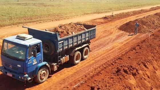 Trecho que liga BR-158 e Serra do Roncador recebe primeira camada de asfalto nos próximos dias