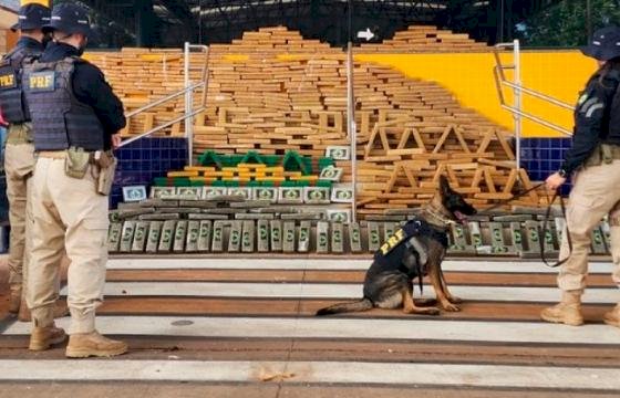 Gefron apreende em Cuiabá 650 kg de maconha em Hilux furtada