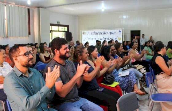 Educação de Água Boa ganha reforço com posse de 80 novos servidores