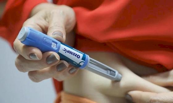 Anvisa emite alerta sobre risco raro de perda de visão ligado ao uso de medicamentos como o Ozempic