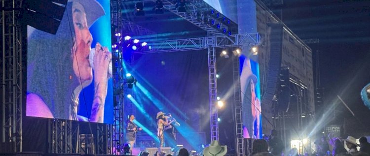 Com carinho e música, Ana Castela celebra parceria com o Sicredi durante show em Canarana/MT