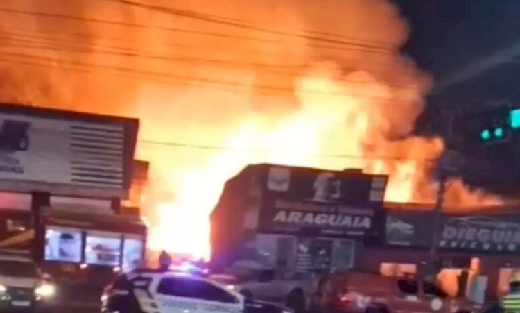 Incêndio de grandes proporções destrói estabelecimentos comerciais em Barra do Garças