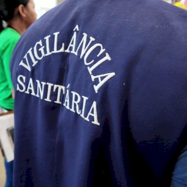 Vigilância Sanitária e Polícia Civil apuram suspeita de uísque adulterado em Querência em meio a investigação regional sobre bebidas com metanol