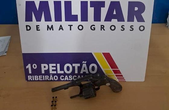PM prende suspeito em Ribeirão Cascalheira por homicídio na cidade de Água Boa
