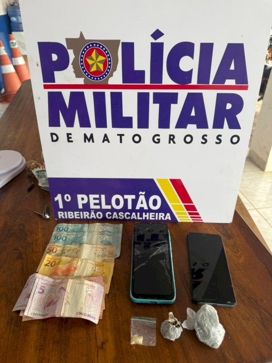 Polícia Militar prende dois suspeitos por tráfico de drogas durante operação em Ribeirão Cascalheira