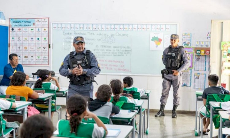 Aluno vai para a delegacia por ameaçar professora de morte em aula