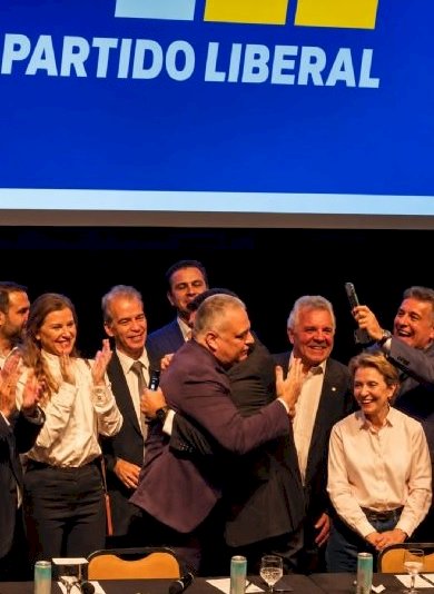Flávio Bolsonaro anuncia deputado Alfredo Gaspar como vice na chapa dele à Presidência